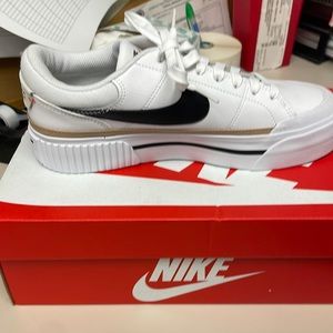 Nike court legacy lift